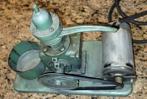 K.J. MILLER CORP. VINTAGE ATLAS SPRAY PUMP ONLY - WORKS USA - Picture 1 of 10