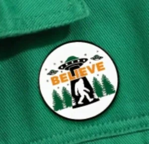U.F.O & Sasquatch BELIEVE Enamel pin - Australian Stock - free Australian post - Bild 1 von 2