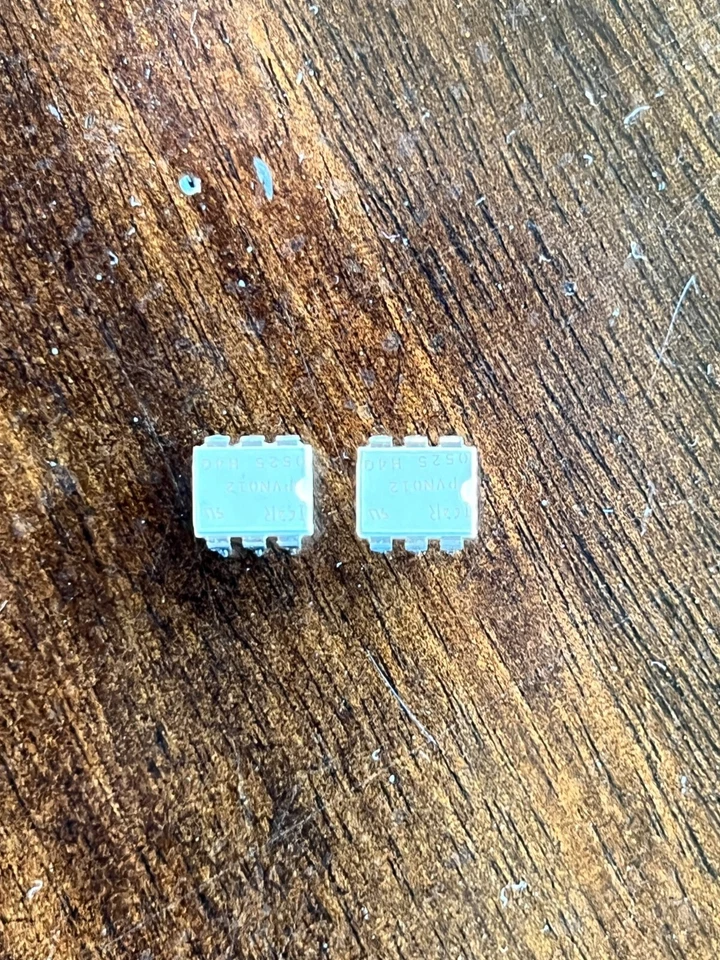 (Lots of 5) IR PVN012 Power HEXFET Photovoltaic Relay SPST NO 20V 2.5Amp - Image 1 of 1