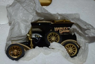 Harley Davidson Collectible, 1913 Ford Model T Van Dime Bank 1/43, New in Tin - Image 1 of 4