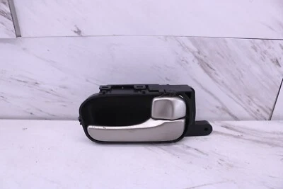 03-04 INFINITI M45 MONTAJE MANIJA PUERTA INTERIOR LADO PASO DERECHO DELANTERO DERECHO OEM Foto 1 de 4