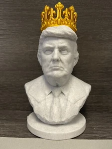 Estatua del rey Donald Trump con corona de oro 9 pulgadas de alto - Imagen 1 de 2