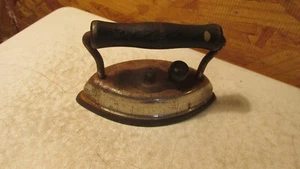 Antique Dover Lace Sad Iron - Imagen 1 de 3