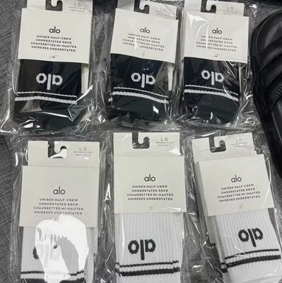 Alo Yoga Crew Socks 4 Pack Unisex White & Black - NWT - Authentic Gift - Image 1 of 4