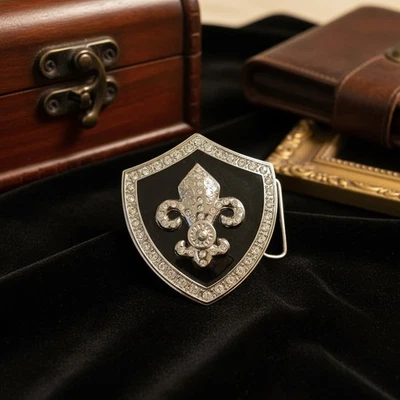 Nuovo Uomo / Cintura Donna Fibbia Metallo Argento Western Moda Bling Giglio Lily - Immagine 1 di 4