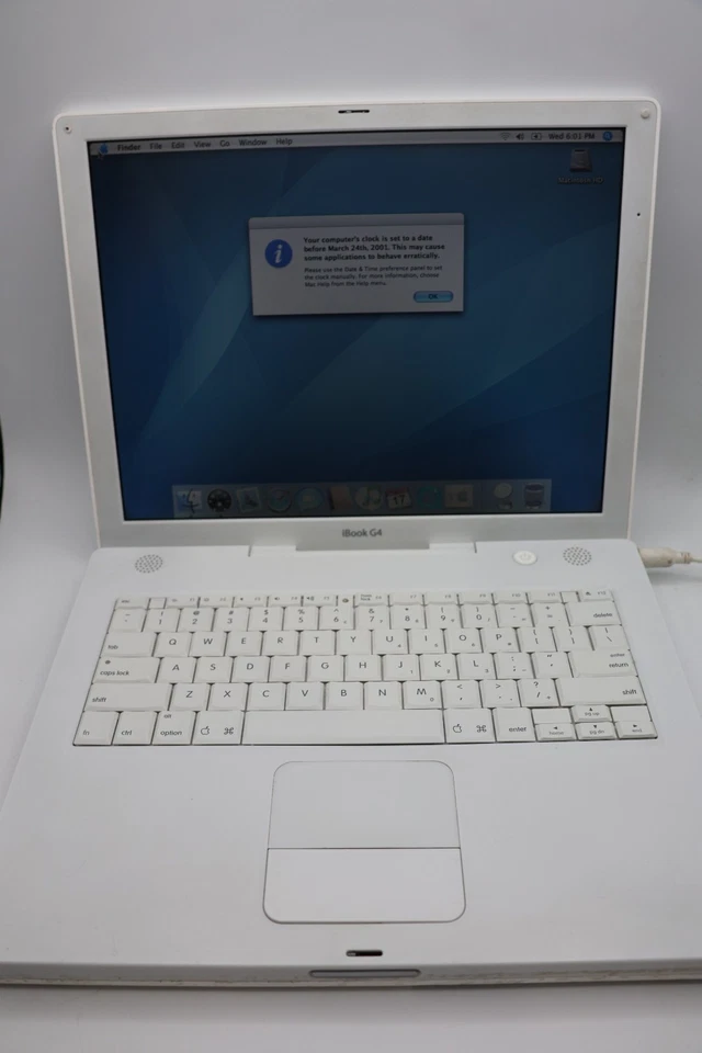 Macintosh iBook G4 1.07 GHz 14.1" LCD screen Mac OS 10.4.11 Model A1055- 256 MB - Image 1 of 4