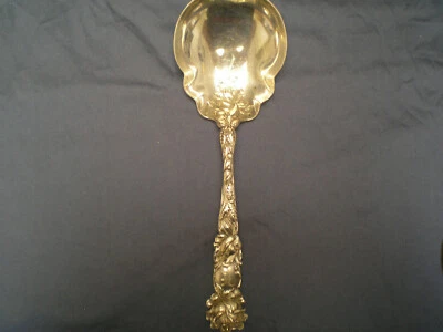 CUCHARA PARA SERVIR BAYAS DE PLATA ESTERLINA PATRÓN ROSA NUPCIAL de 1903 POR ALVin Foto 1 de 4