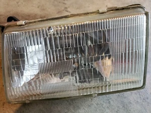 96 97 98 1995 SUZUKI SIDEKICK LEFT DRIVER HEADLIGHT JAPAN BUILT - Picture 1 of 4