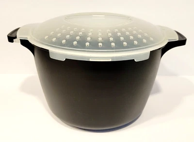 Pampered chef Microwave Black Steamer w/Clear Lock on Lid 4 Cup 1 Qt. - Image 1 of 4