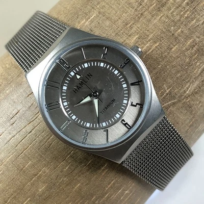 Reloj Hamlin Mujer HAML0314 Titanio Plata Banda Milanesa Cuarzo 26mm 7 1/2" Foto 1 de 4
