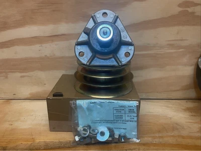 Cub Cadet New Old Stock 3000 Series Deck Spindle 719-3056 759-3484  With Pulley - Image 1 of 4