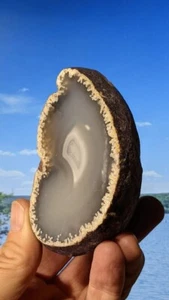 Large Polished Agate Crystal Nodule Section 90mm x 55mm x 60mm Weight 360 grms - Picture 1 of 9