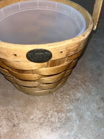 vintage Peterboro Basket round 9”across 7”high Cover