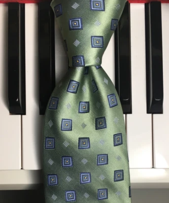 TOM JAMES / Blue & Gold Framed Squares on Sumptuous Spring Green Silk Necktie - Image 1 of 4