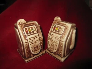 Vintage Ceramic Slot Machine Gambling Salt & Pepper Shakers - Picture 1 of 11