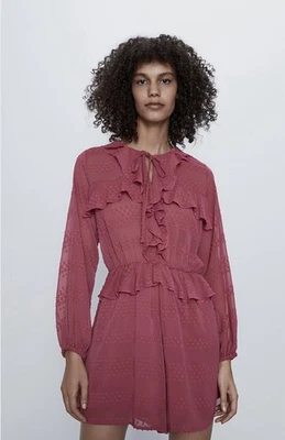 Mameluco Zara a lunares con volantes y cuello atado rosa baya polvoriento talla pequeña Foto 1 de 4