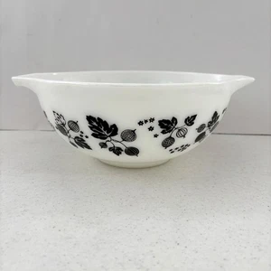 Pyrex 443 Gooseberry Cinderella Mixing Bowl Black White Vintage Mid Century - Picture 1 of 9
