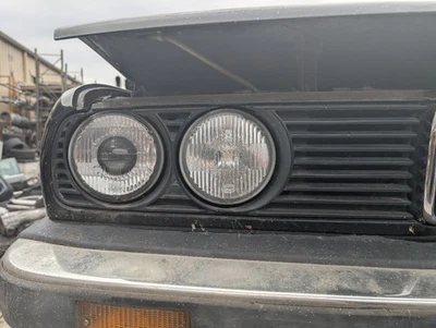 Passenger Right Grille Convertible Sides Fits 87-93 BMW 325i 946973 - Image 1 of 4