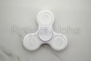 Light Hand Spinner Tri Fidget Spinner Gyro Figet Desk Toy EDC Focus ADHD »USA« W - Picture 1 of 2