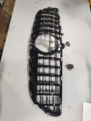 Used Glossy Black GT Front Grill For 2015-2018 Mercedes Benz W218 CLS500 CLS550 — 第 1/4 张图片
