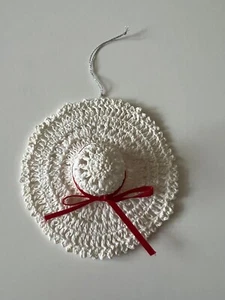 Pequeño sombrero de ganchillo hecho a mano de 3,75" adorno de Navidad blanco * mini rígido almidonado - Imagen 1 de 3