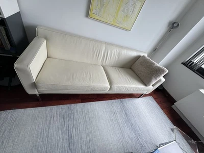 Sofá de teatro DesignWithinReach Foto 1 de 4