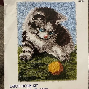 Caron Wonder Art Latch Hook Kit Playful Kitten 20” x 27” Made In U.S.A. Open Box - Picture 1 of 10