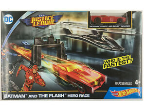 Hot Wheels DC Justice League Batman and The Flash Hero Race