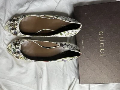 Zapatos de salón Gucci multicolor con estampado floral de lona Horsebit Peep Toe con cuña talla 41 Foto 1 de 4