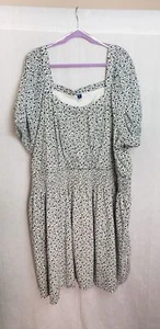 Old Navy Kleid 4X Plus Mini weiß schwarz Bauern Blumen Hängerchen Puffärmel gefüttert - Bild 1 von 6