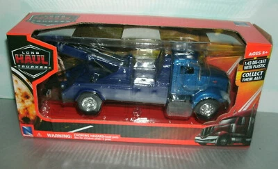 1/43 Scale Peterbilt 335 Heavy Wrecker Tow Truck Diecast Model - New Ray 15533 - Image 1 of 3