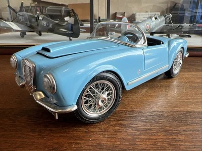 Araña Burago 1:18 3010 Lancia Aurelia B24 - azul - muy casi como nueva en caja Foto 1 de 4