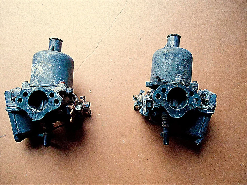 A pair of SU HS-4 Carburators to clean & rebuild original to MGB & MGBGT "70s - Image 1 of 4