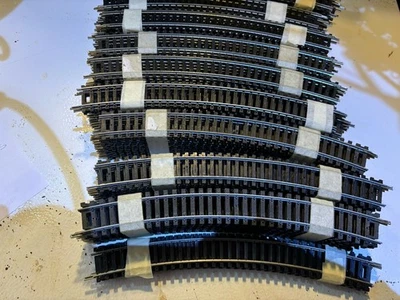 HO 112 Pcs Bachmann Life Like Curved Train Tracks excellent condition - Image 1 of 2