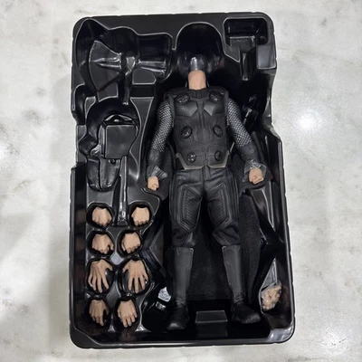 Hot Toys MMS557 HT 1/6 Thor Figura Cuerpo + Capa + Manos - NUEVO VENDEDOR DE EE. UU. Foto 1 de 4