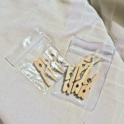 Mini pinzas para ropa de madera 7 piezas para manualidades en miniatura Foto 1 de 2