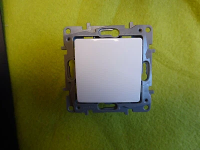 Legrand 664501 Lichtschalter Aus-Wechsel Niloe ultaweiß