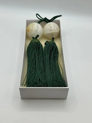 Pesas de pergamino colgante de piedra de mármol japonés Fuchin Kakejiku borla verde Foto 1 de 4