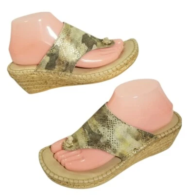 Sandalias Andre Assous para mujer EU 40 EE. UU. talla 8 tanga dorada cuña Foto 1 de 4