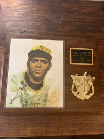 Pittsburgh Pirates ROBERTO CLEMENTE Wooden Picture Plaque HOF 1966 NL MLB MVP Cover