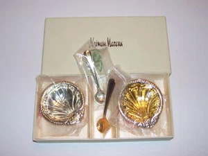 Sal de colección nueva en caja Eiman Marcus plata oro festoneada con cucharas  - Imagen 1 de 2