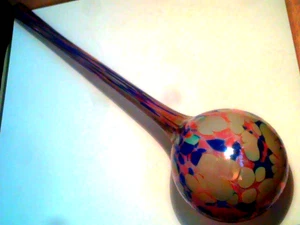 Globo de riego de vidrio soplado de colección bola de bulbo de planta multicolor ~ 3 1/2" de diámetro x 15" de alto - Imagen 1 de 6