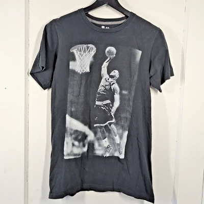 NBA Majestic Triple Peak Cleveland Cavs LeBron James Dunk T-Shirt Mens Sz Small - Image 1 of 4