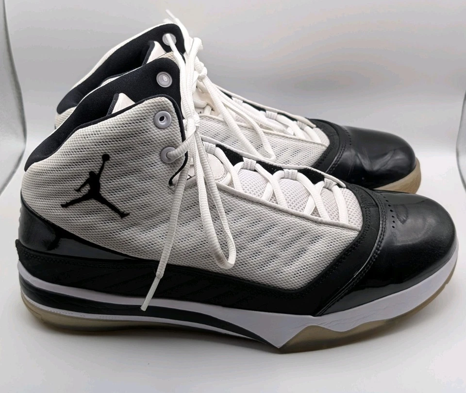 Кроссовки мужские Nike Jordan Melo B'Mo белые/черные несоответствующие размер 9,5 и 10 - Изображение 1 из 4