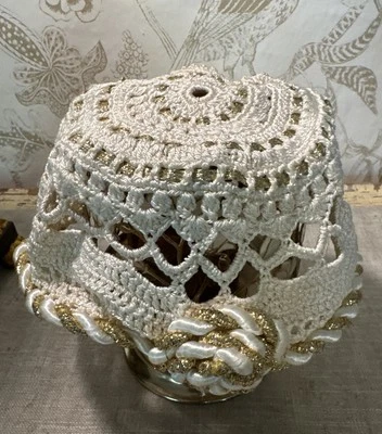 Gorra Sombrero Vintage Hecho a Mano Aleta Crochet Crema e Hilo Dorado Foto 1 de 4