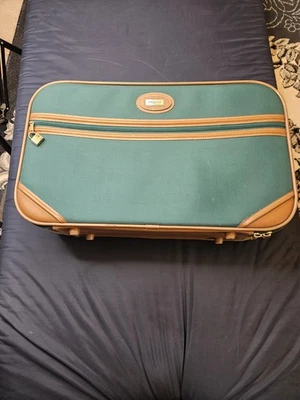 Maleta de viaje Jaguar verde con adornos de cuero - equipaje vintage Foto 1 de 4