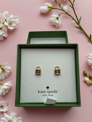 Aretes Kate Spade “Lock & Spade” tono dorado nuevos con etiqueta y caja precio de venta sugerido por el fabricante $59 Foto 1 de 4