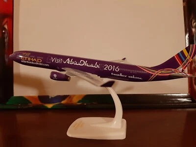 Ethiad Airways Airbus A330-300 Herpa 1:200, special livery Visit Abu Dhabi 2016 - Immagine 1 di 4