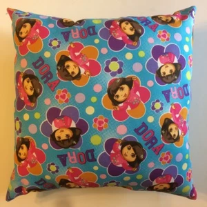 NUEVO DORA THE EXPLORER INSIGNIAS FLORALES SERIE DE TELEVISIÓN COMPLETA 15 X 15 ALMOHADA DE LANZAMIENTO - Imagen 1 de 2