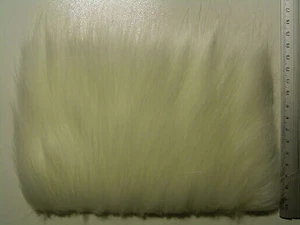 White Fox Medium Pile Craft Fur, Fly Tying Material - Picture 1 of 4